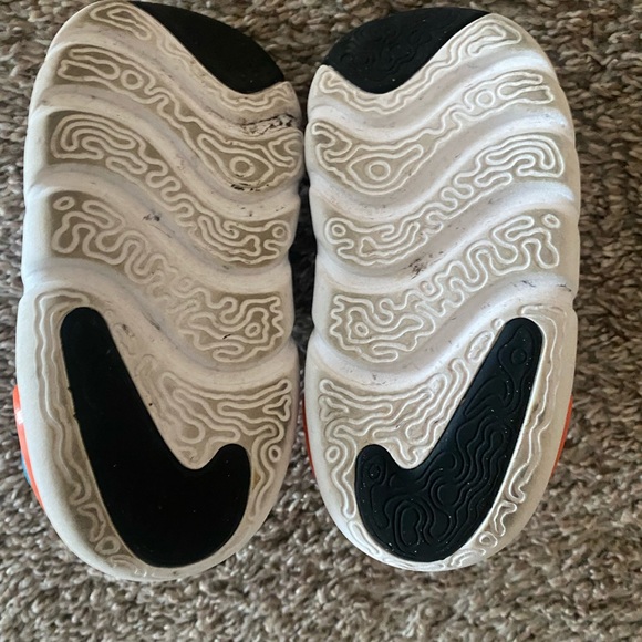 Nike dynamo Blue and Orange Sneakers - Picture 4 of 4